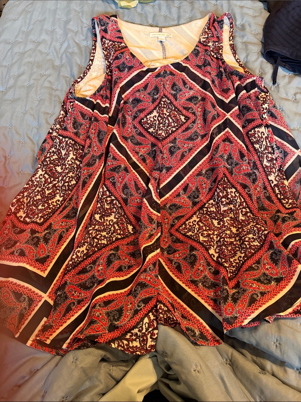 Sleeveless Paisley Print Tank Top in Red and Black